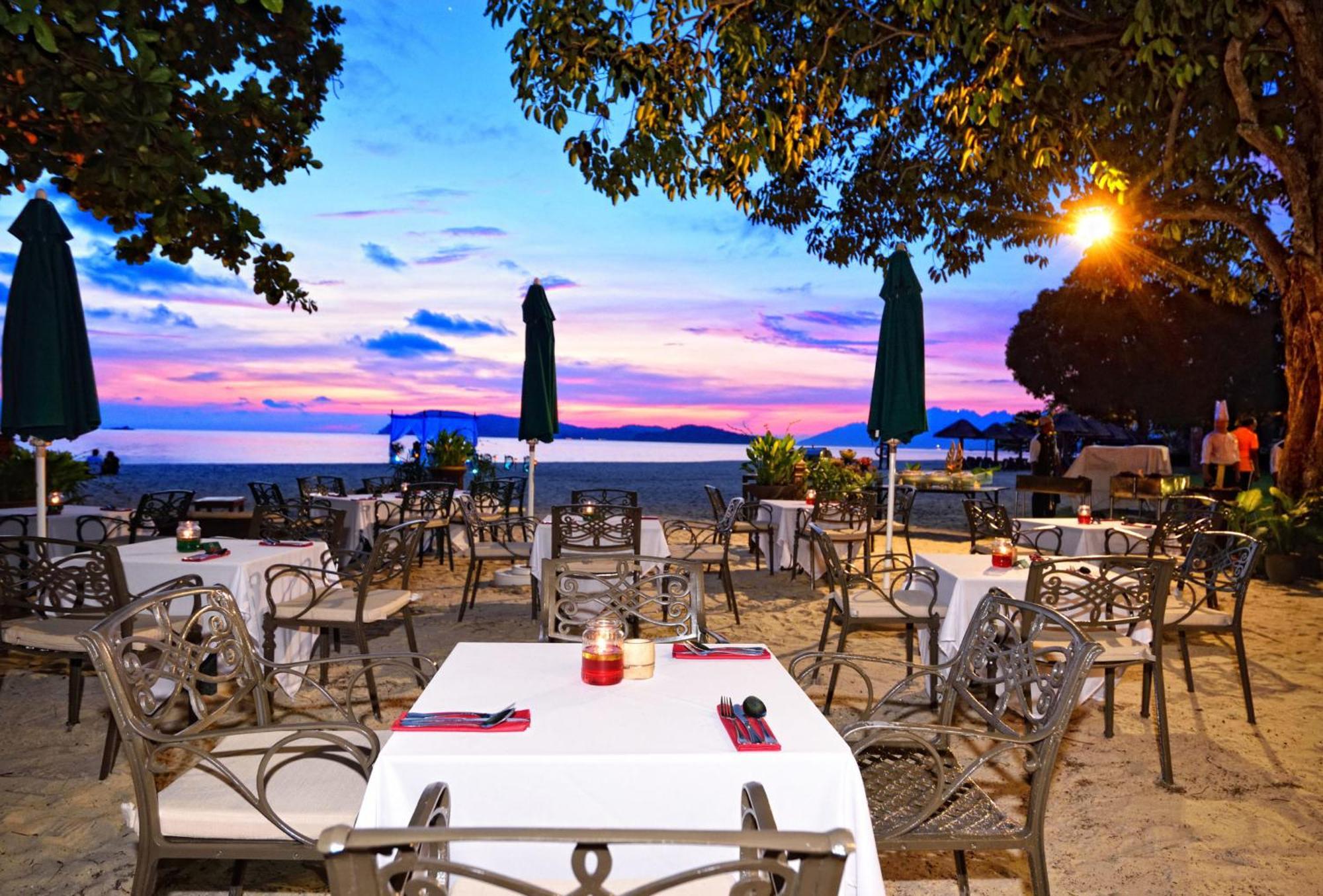 Holiday Villa Resort & Beachclub Langkawi Pantai Cenang  Dış mekan fotoğraf