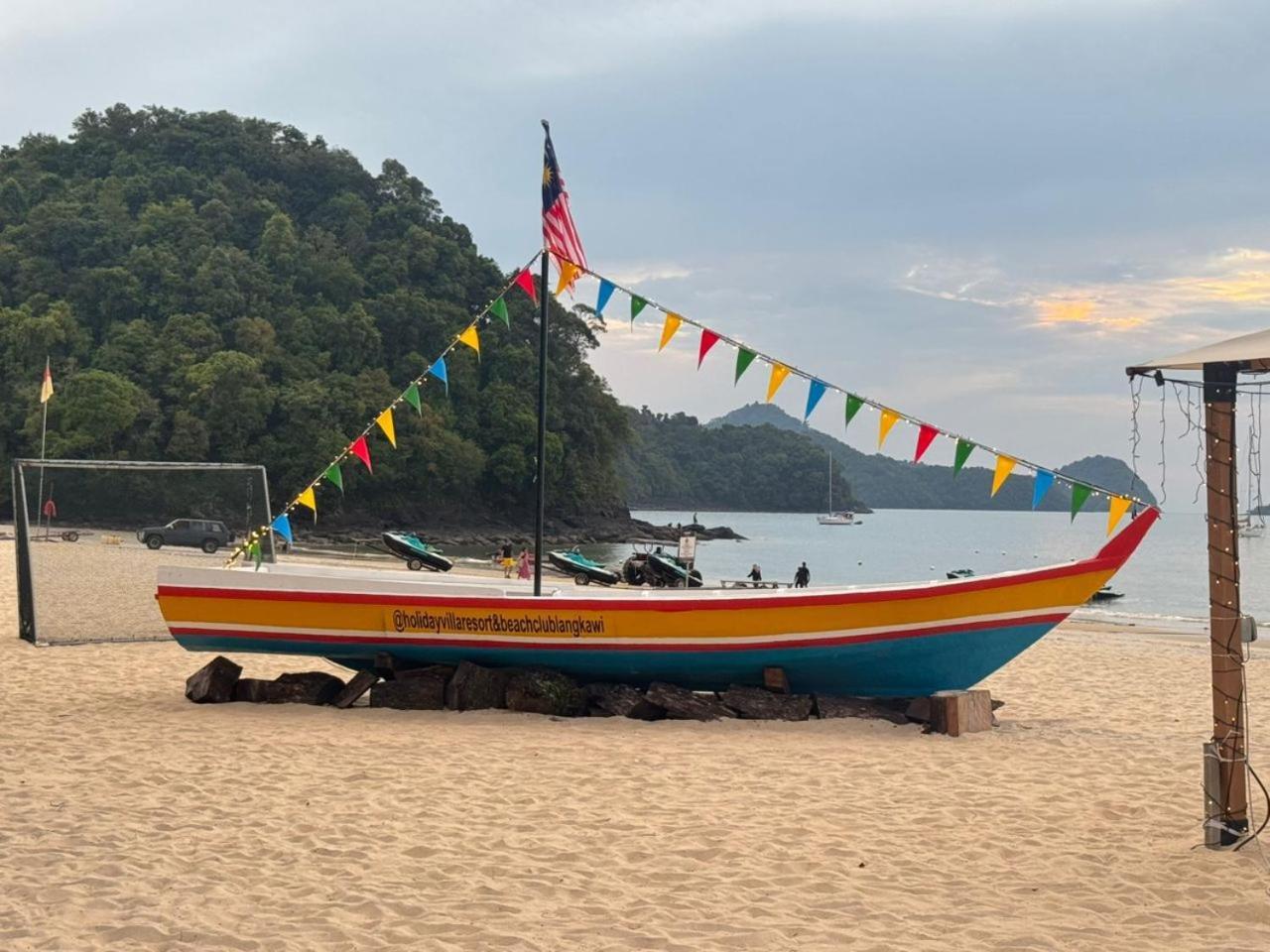 Holiday Villa Resort & Beachclub Langkawi Pantai Cenang  Dış mekan fotoğraf