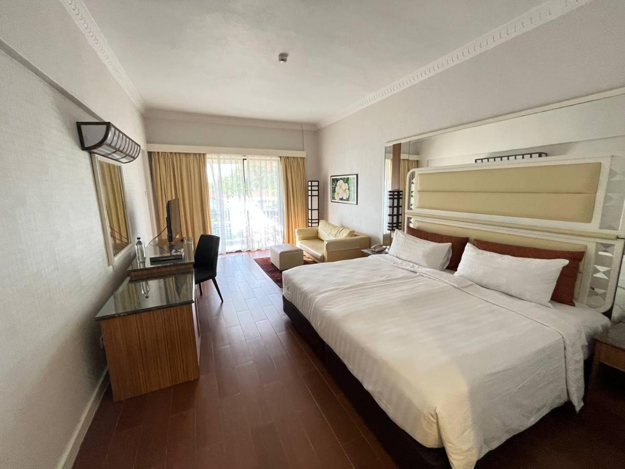 Holiday Villa Resort & Beachclub Langkawi Pantai Cenang  Dış mekan fotoğraf